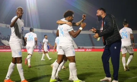 Fan Malaysia lo sốt vó trước phong độ hủy diệt của Xuân Son
