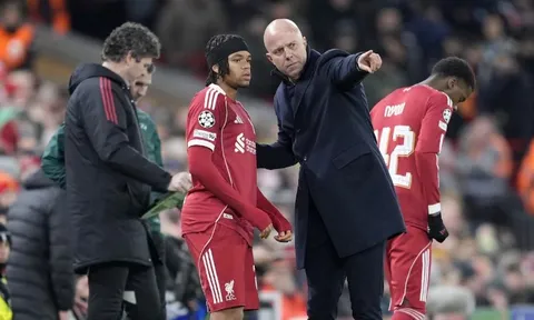 Arne Slot khẳng định Liverpool không được phép mắc sai lầm