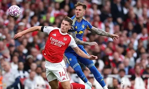 Arsenal hủy bay, phải đi xe buýt 322km đến sân Leeds
