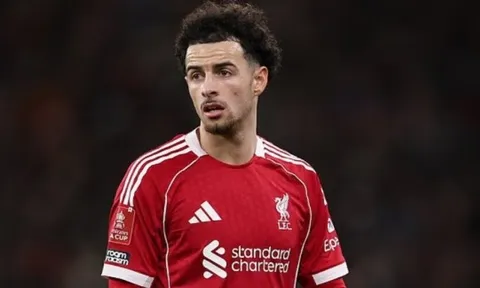 Arne Slot quyết giữ Curtis Jones trước sự chèo kéo của Inter