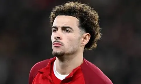 Romano xác nhận Inter đàm phán chiêu mộ Curtis Jones