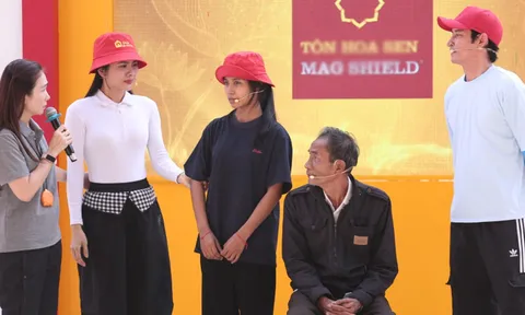 Huy Khánh cảm phục ông bà ngoại già yếu gồng gánh nuôi cháu mồ côi