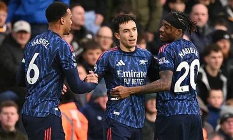 Martin Zubimendi cho thấy đẳng cấp ông chủ tại Elland Road