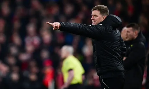 Thua thảm 1-4, Eddie Howe ngả mũ trước Ekitike