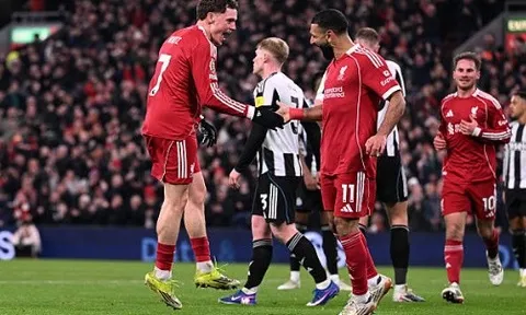 Phù thủy nhỏ Florian Wirtz đang mê hoặc người hâm mộ Liverpool