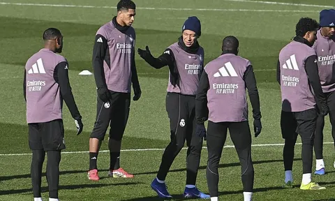 Real Madrid và cuộc trưng cầu dân ý đầy áp lực tại Bernabeu
