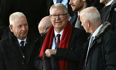 Sesko tái hiện Fergie Time khiến Sir Alex cười rạng rỡ