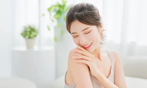 Dầu hoa hồng và dầu marula – bộ đôi dưỡng da giúp mờ thâm, giảm nhăn và cấp ẩm hiệu quả mùa lạnh