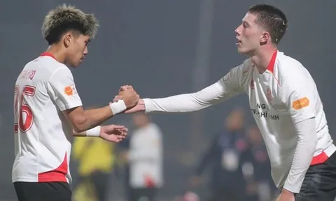 HLV Kim Sang Sik đón tin vui từ dàn sao Việt kiều