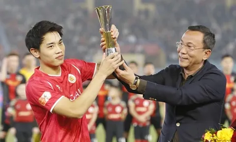 Sức nóng V-League rèn quân cho HLV Kim đấu Malaysia