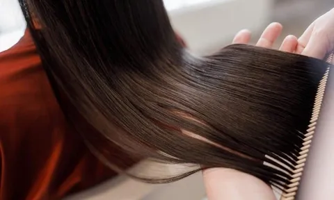 Vì sao tóc dễ khô xơ và hư tổn sau khi nhuộm?