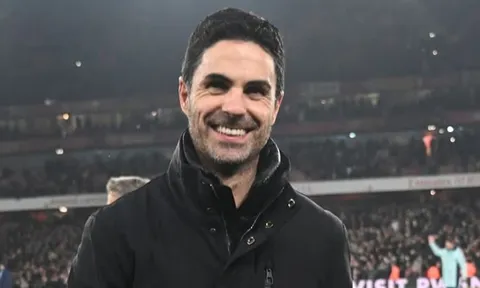 Arsenal chọn xây móng tương lai thay vì sửa nhà cấp bách