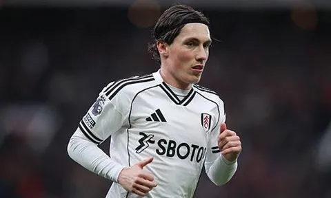 Harry Wilson là lời giải thực tế cho Liverpool hậu Salah