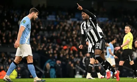 Eddie Howe chỉ trích hàng thủ Newcastle sau trận thua Man City
