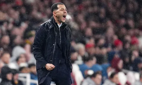 Rosenior tố Arsenal thiếu tôn trọng Chelsea