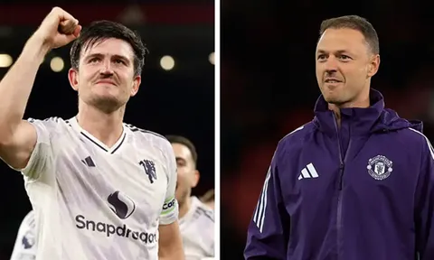 Maguire nể phục cách Evans rèn giũa sao trẻ MU