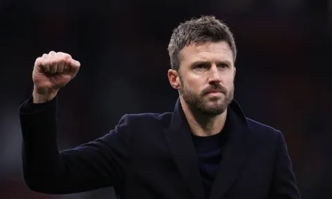 Alan Shearer khen Carrick thay đổi MU ngoạn mục đến khó tin