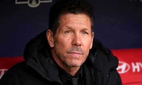 Atletico Madrid tính sa thải Diego Simeone