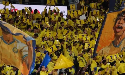 Fan Al-Nassr giương biểu ngữ ủng hộ Ronaldo giữa tin đồn rời đi