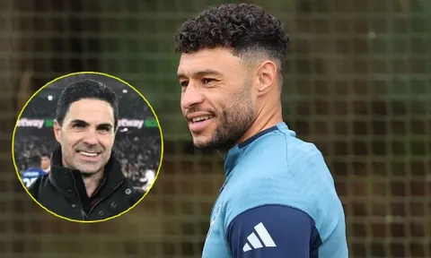 Arteta xúc động chia tay Chamberlain sang Celtic