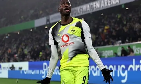 Guirassy rực sáng giúp Dortmund áp sát Bayern