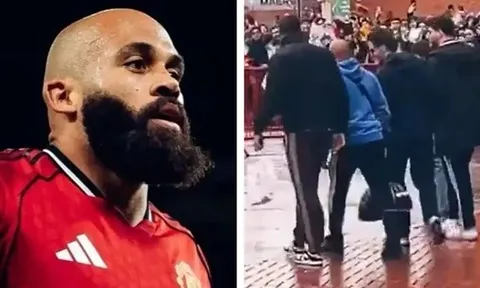 Mbeumo tập tễnh rời Old Trafford sau trận thắng Spurs
