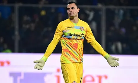 Thủ môn ĐT Indonesia lọt top 3 cứu thua tại Serie A