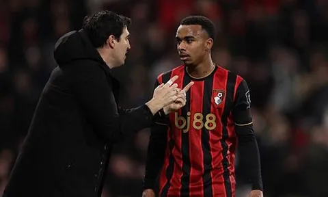 Arsenal tranh giành Eli Junior Kroupi với PSG