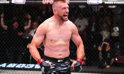 Trọng tài 'bẻ còi', Dustin Jacoby buộc phải knock-out đối thủ lần thứ hai trong cùng một trận đấu