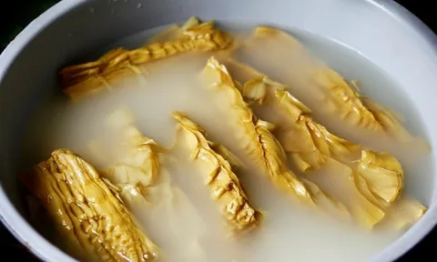 Mẹo ngâm măng loại bỏ chất độc, nấu nhanh mềm