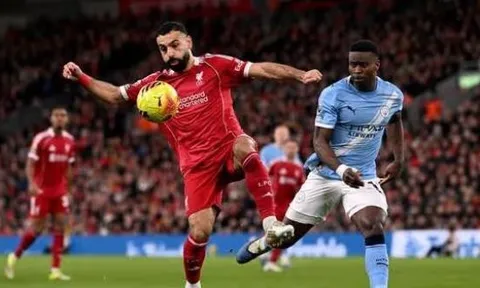 Marc Guehi thừa nhận may mắn thoát thẻ đỏ trước Liverpool
