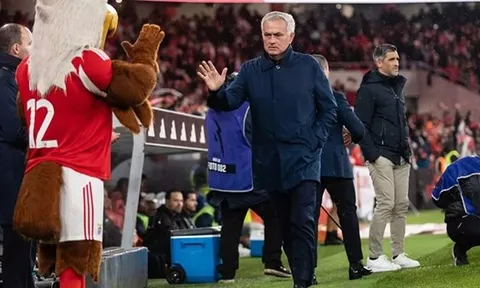 Thắng Alverca 2-1, Mourinho thong thả chờ Sporting sảy chân