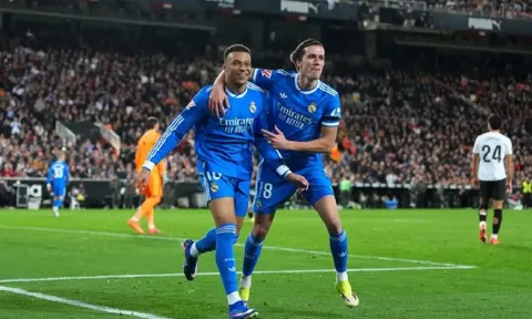 Mbappe lau nước mắt đáp trả fan Valencia
