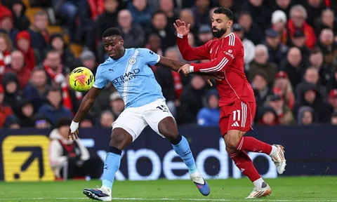 Guehi gieo sầu cho Liverpool ngày Alisson hóa tội đồ
