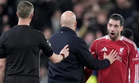 6 bài toán nan giải khiến Arne Slot bất lực tại Liverpool