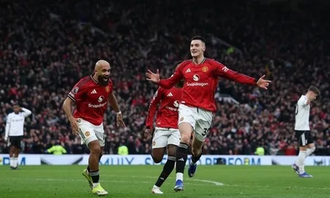 Sesko đá chính là chìa khóa để Carrick giải mã West Ham