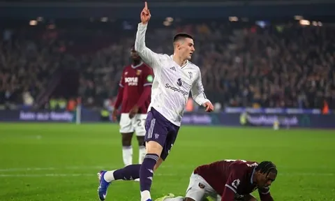 Sesko cứu MU thoát thua, sửa sai cho Carrick