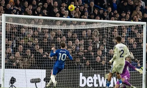 Chelsea tự bắn vào chân vì sai lầm cá nhân