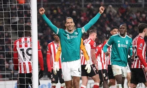Van Dijk vượt Hyypia, lập kỷ lục ghi bàn cho Liverpool