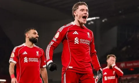Gerrard ví Wirtz như Zidane sau trận thắng Sunderland