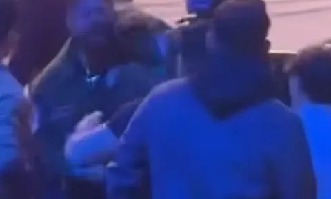 Mike Perry bị 'hội đồng' tại sự kiện BKFC: Eddie Alvarez tuyên bố "Anh ta đáng bị như vậy"