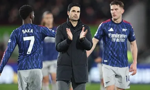 Mikel Arteta ví những quả ném biên của Brentford như sòng bạc