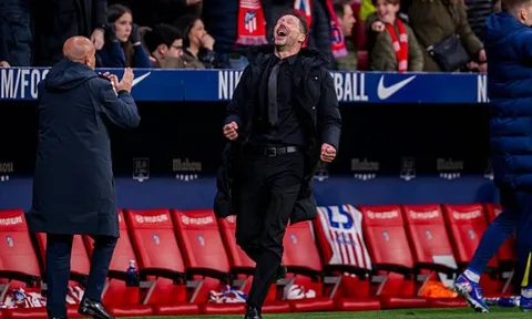 "Bàn cờ" kỳ ảo của Simeone khiến Hansi Flick gục ngã