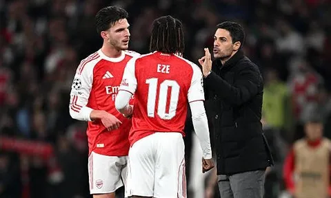 Đôi cánh của Eze bị xiềng xích tại Arsenal