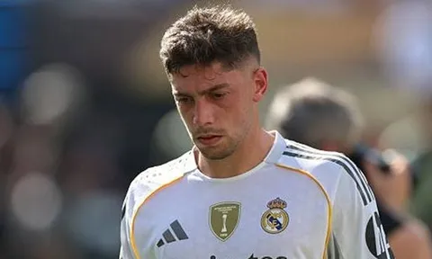 Bất mãn Arbeloa, Valverde sẵn sàng gia nhập MU