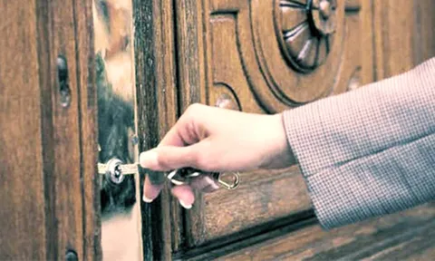 Bạn có biết, đóng cửa “sau 3 giây” là thể hiện thái độ gì?