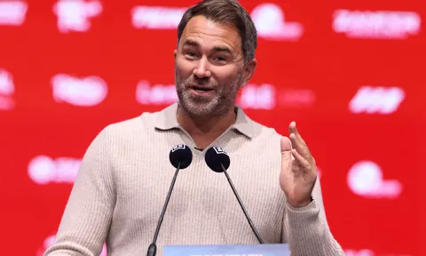 Eddie Hearn chỉ trích đai vô địch Zuffa của Dana White: "Trò hề kệch cỡm nhất tôi từng thấy"