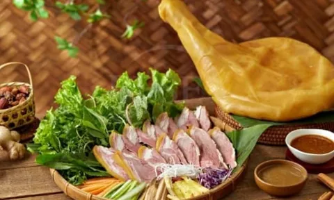 Món ăn “siêu hot” dịp Tết có thể khiến huyết áp tăng cao: Phó Giáo sư cảnh báo