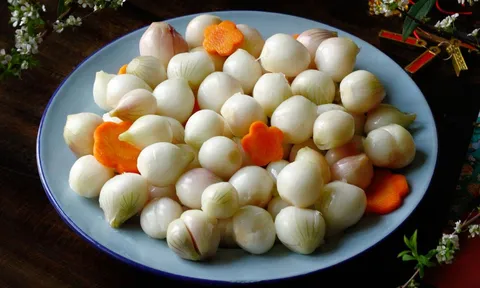 Tết ăn hành muối giúp giải ngấy nhưng có 5 nhóm người cần tránh xa