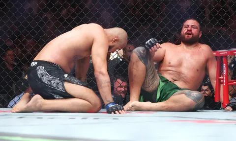UFC và hạng cân heavyweight: Đã đến lúc 'khai tử' một tượng đài?